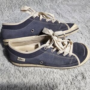 Gently Used SIMPLE tennis shoes, Size 7 - environment friendly